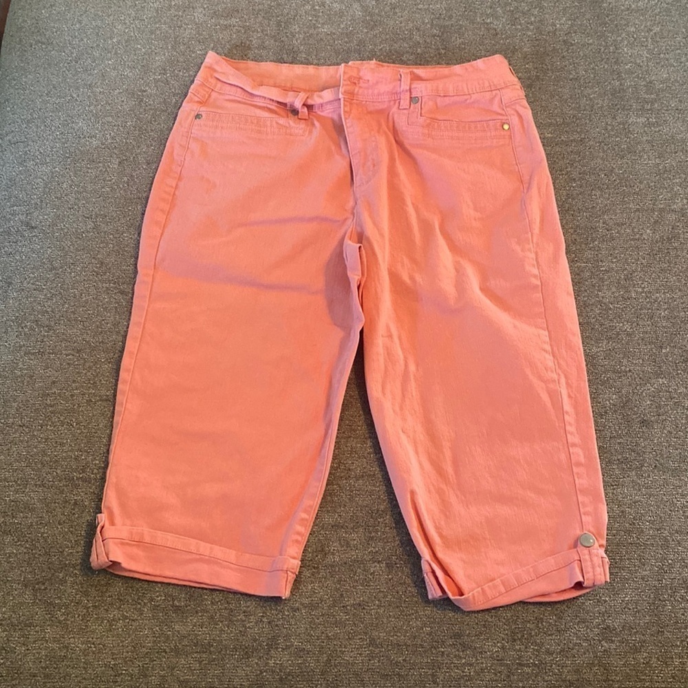 Gloria Vanderbilt womens capri jeans; size 12